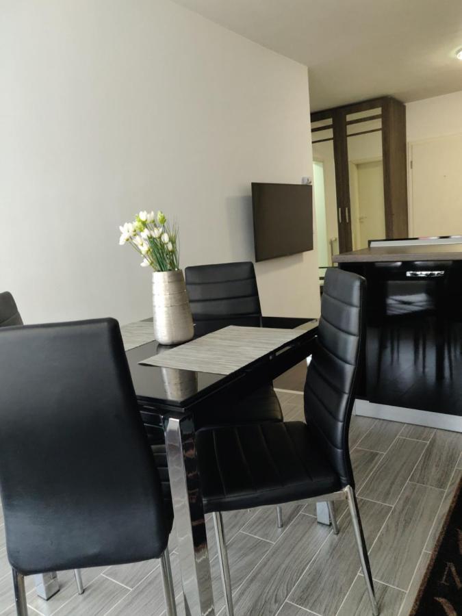 Avangarden Apartment Braşov Exteriör bild